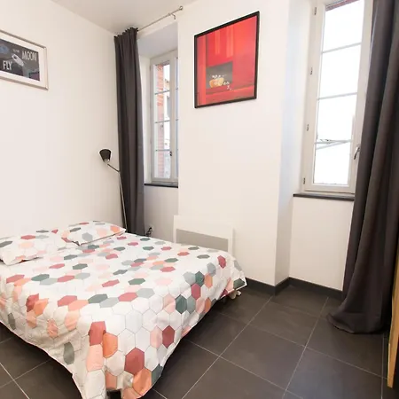 Tres Calme Equipe Au Centre Du Village # Minimum 2 Nuits